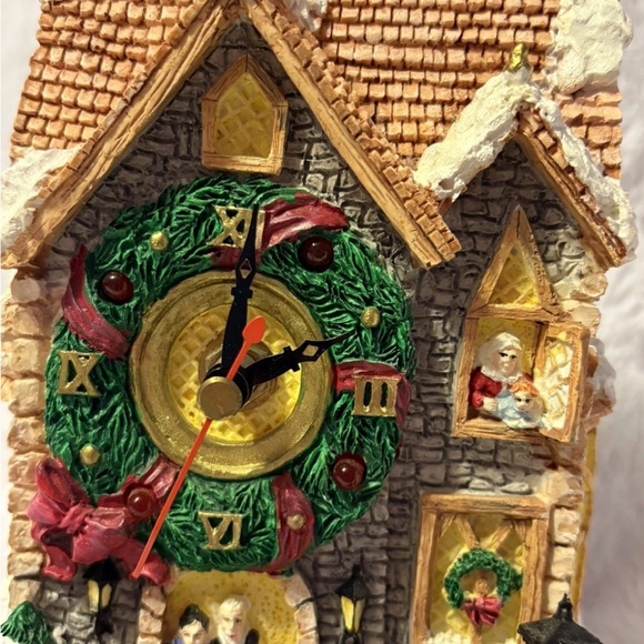 CHRISTMAS MUSICAL CLOCK VINTAGE 1996 LIGHTS UP AND PLAYS 12 HOLIDAY SONGS - Picture 2 of 11